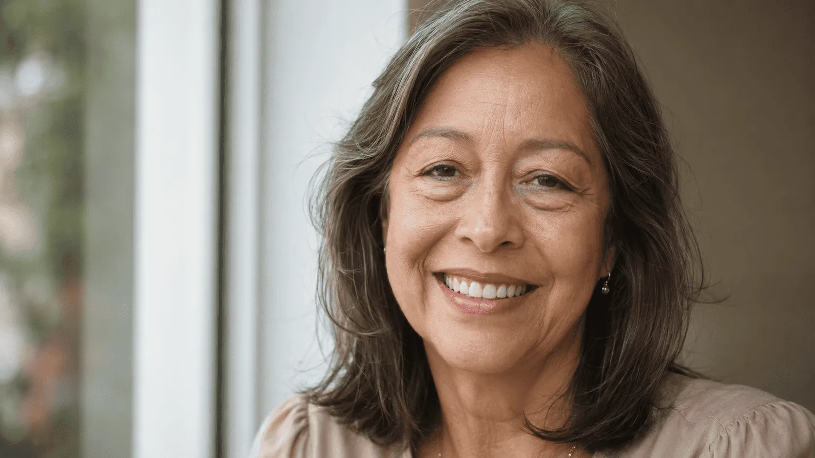 Mujer con párpados caídos: referencia visual sobre blefaroplastia y precios en Colombia 2026
