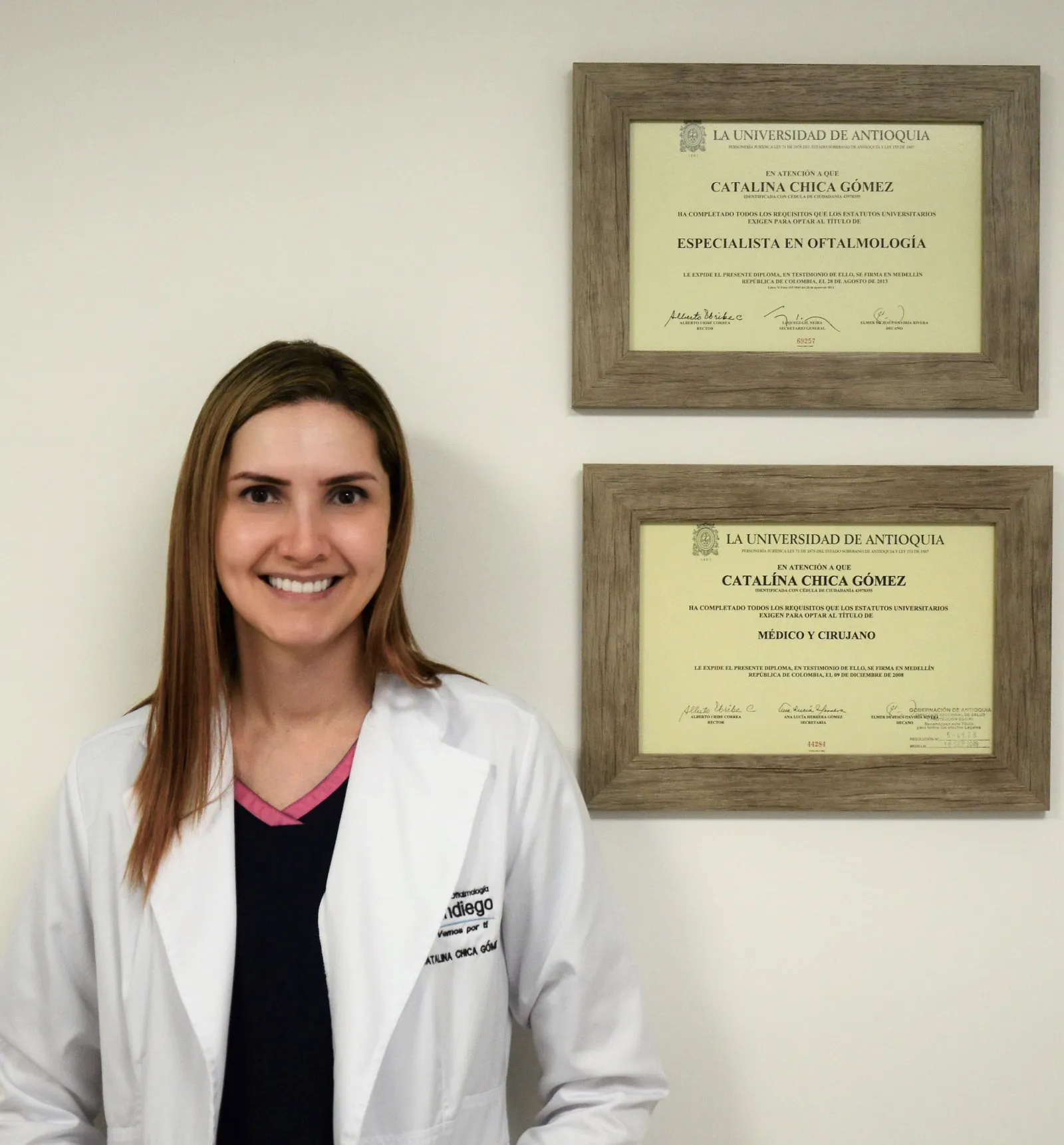 Certificaciones y títulos de la Dra. Catalina Chica